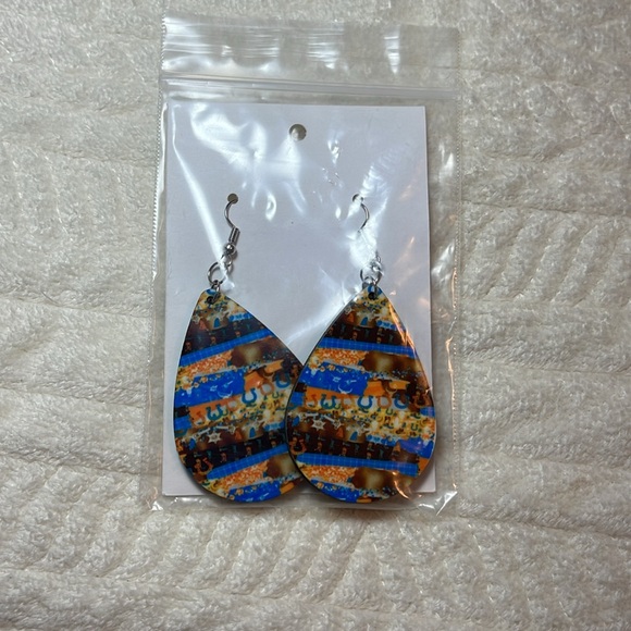 6 pairs pierced dangle earrings Halloween, Christmas, miscellaneous. - Picture 6 of 7